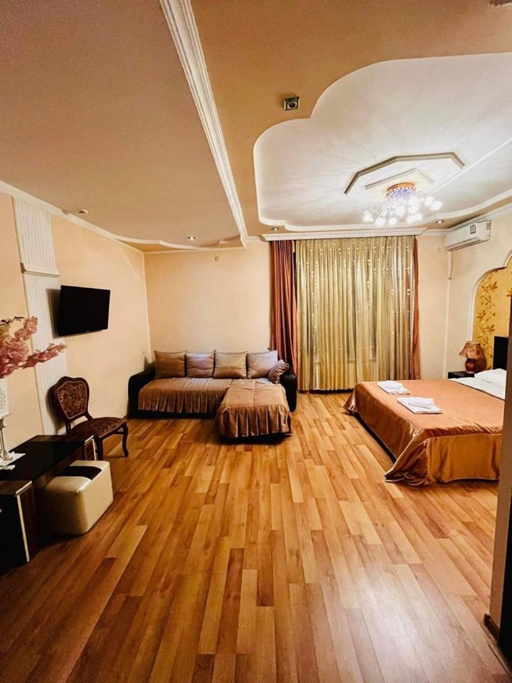 Lux Palace Hotel Kutaisi Luaran gambar