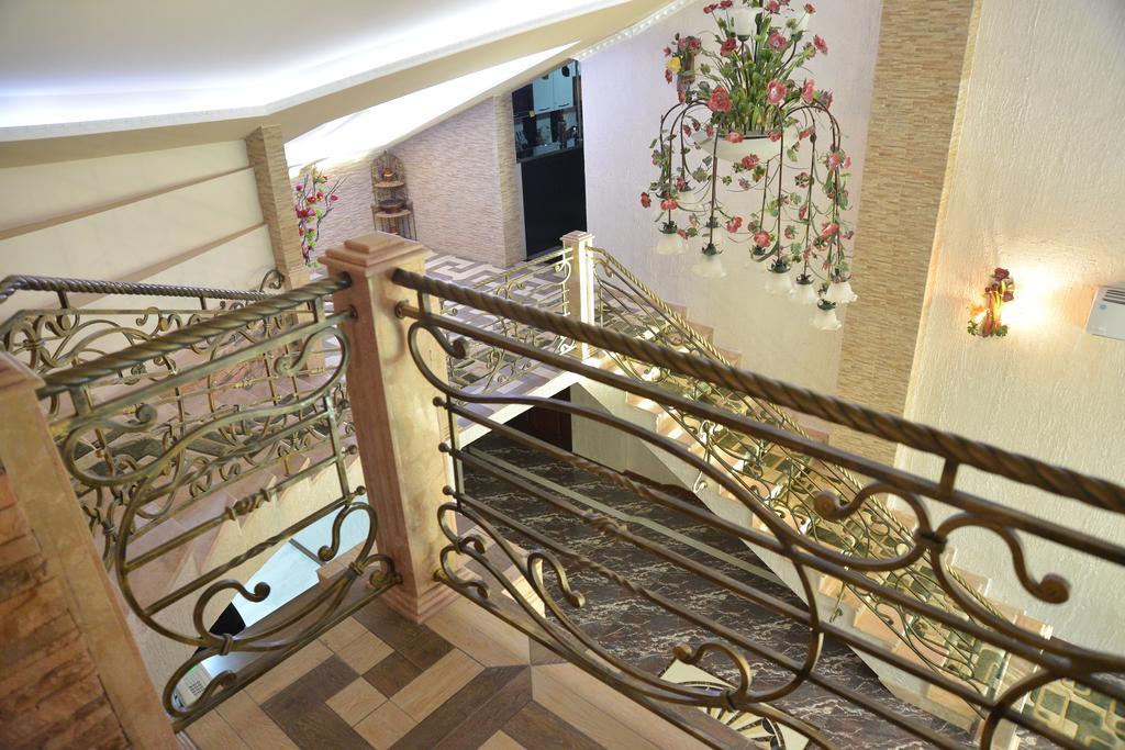 Lux Palace Hotel Kutaisi Luaran gambar