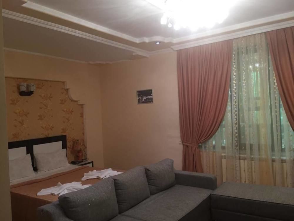 Lux Palace Hotel Kutaisi Luaran gambar