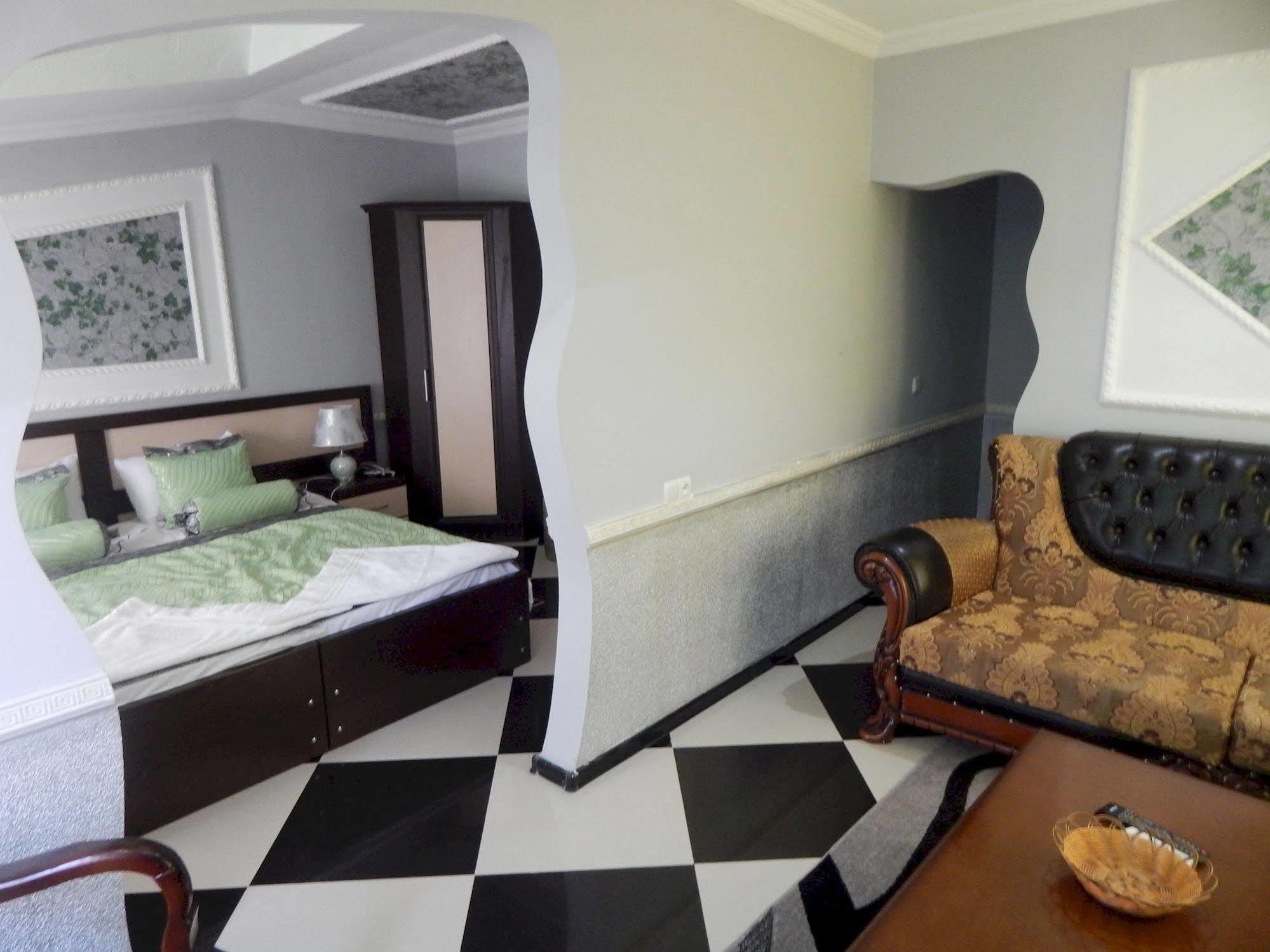 Lux Palace Hotel Kutaisi Luaran gambar