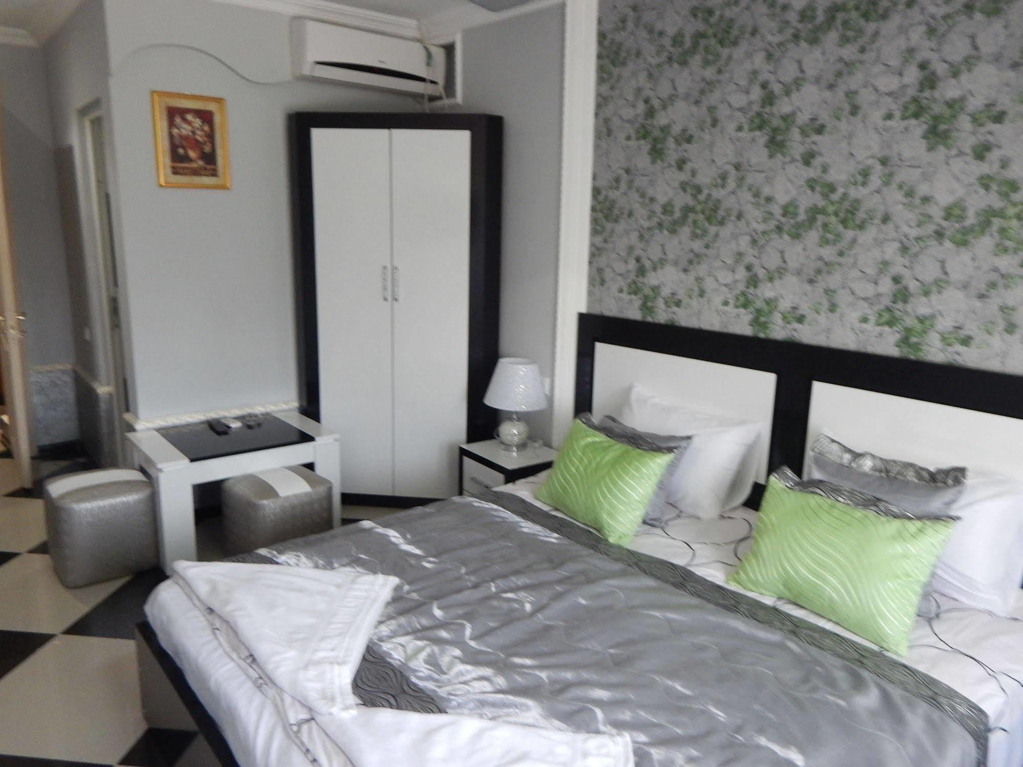 Lux Palace Hotel Kutaisi Luaran gambar